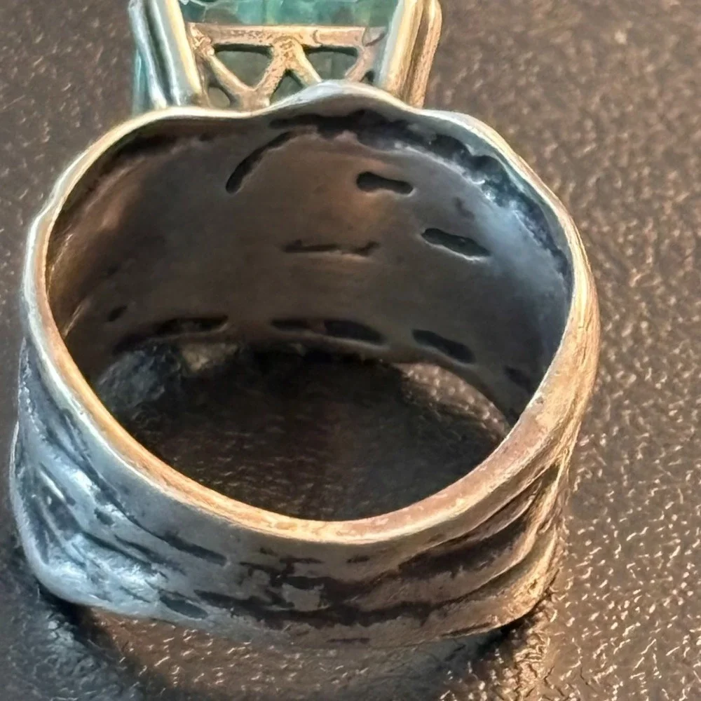 Silpada Sterling Silver Aqua Glass Statement RIng size 10 (Fits closer to 9.5)